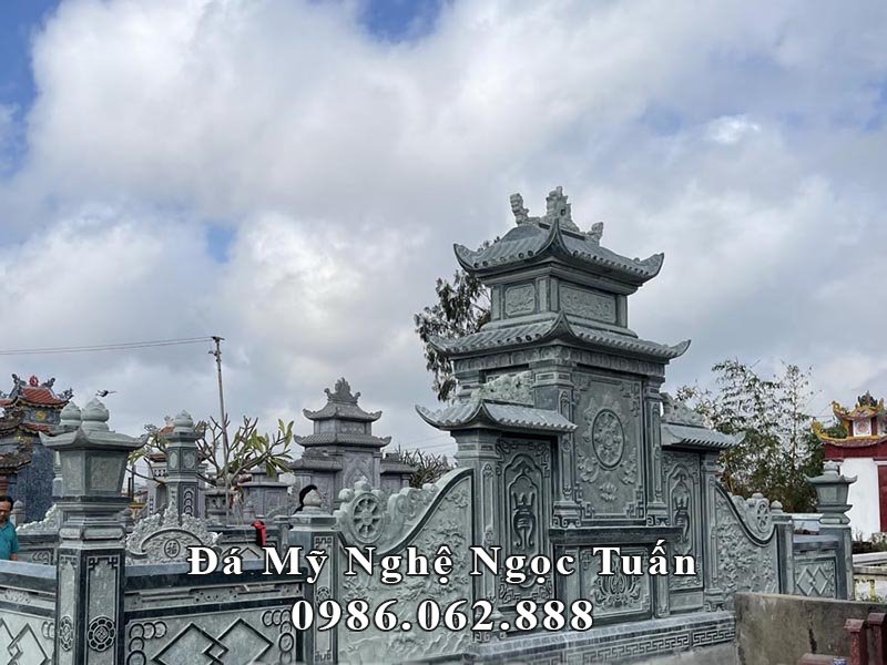 Hoa văn phía sau Lăng thờ đá cánh 2 mái.jpg Hoa văn phía sau Lăng thờ đá cánh 2 mái.jpg